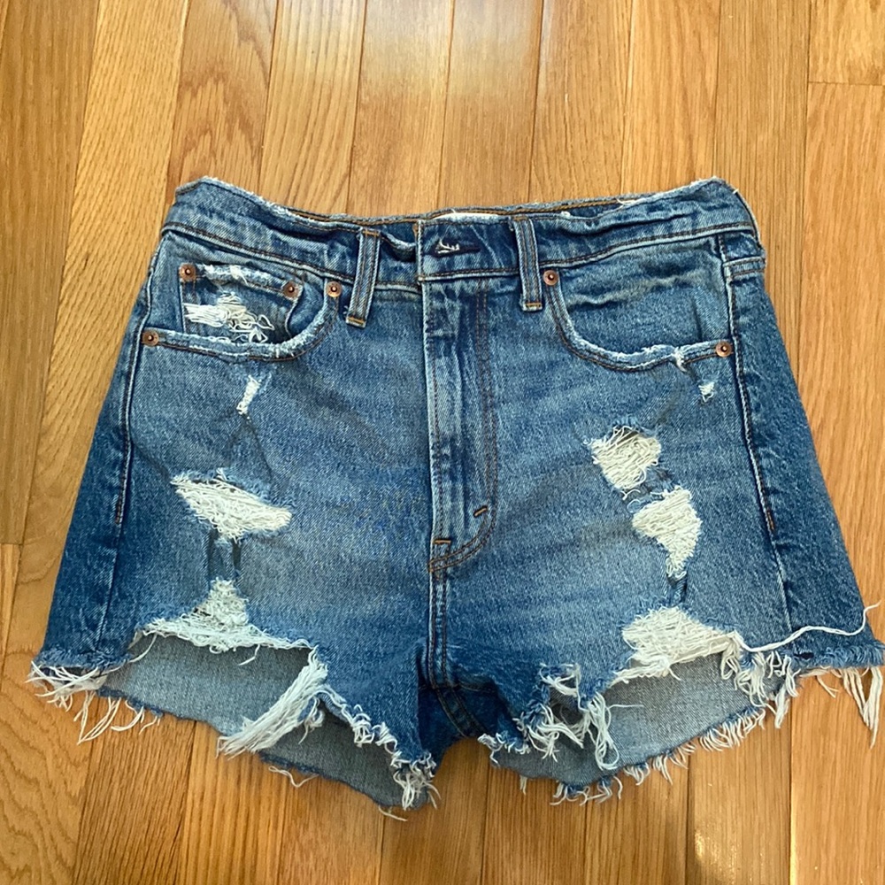 Abercrombie & Fitch The Mom Short High Rise